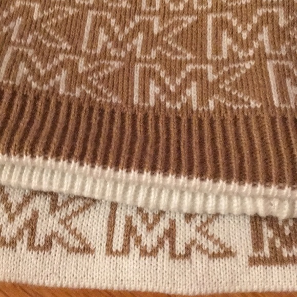 Michael Kors Reversible Scarf and Hat • NWT - Picture 4 of 5